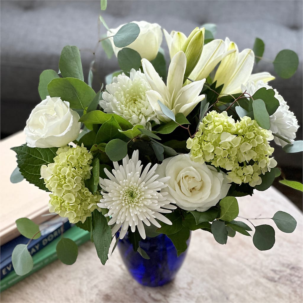 Snowy Dreams Bouquet –  Visalia Flower Shop, Visalia CA